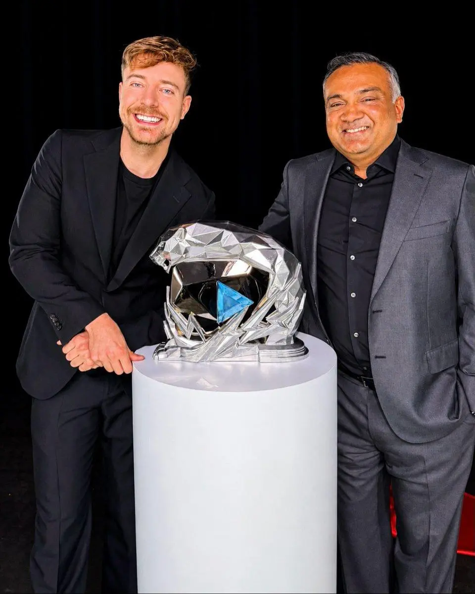 MrBeast — настоящий монстр YouTube: он стал первым индивидуальным креатором в истории, который набрал 500 млн подписчиков. И, да, это его очередной рекорд | Сетка — социальная сеть от hh.ru