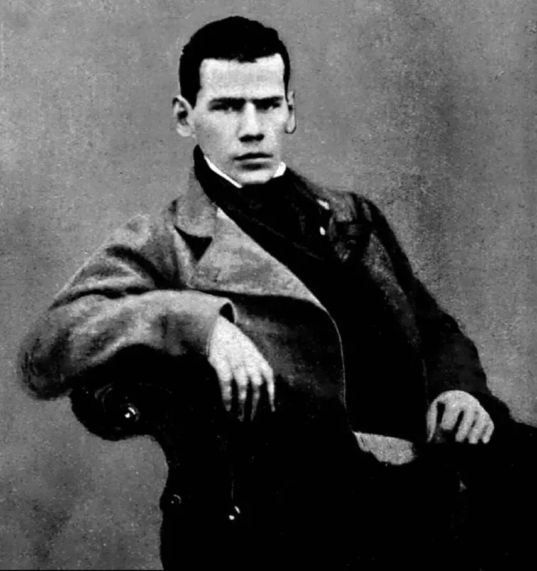 Мысли юного Льва Толстого, 1854 год
Я дурен собой, неловок, нечистоплотен и светски необразован. Я раздражителен, скучен для других, нескромен, нетерпим и стыдлив, как ребенок.
Я почти невежда | Сетка — социальная сеть от hh.ru