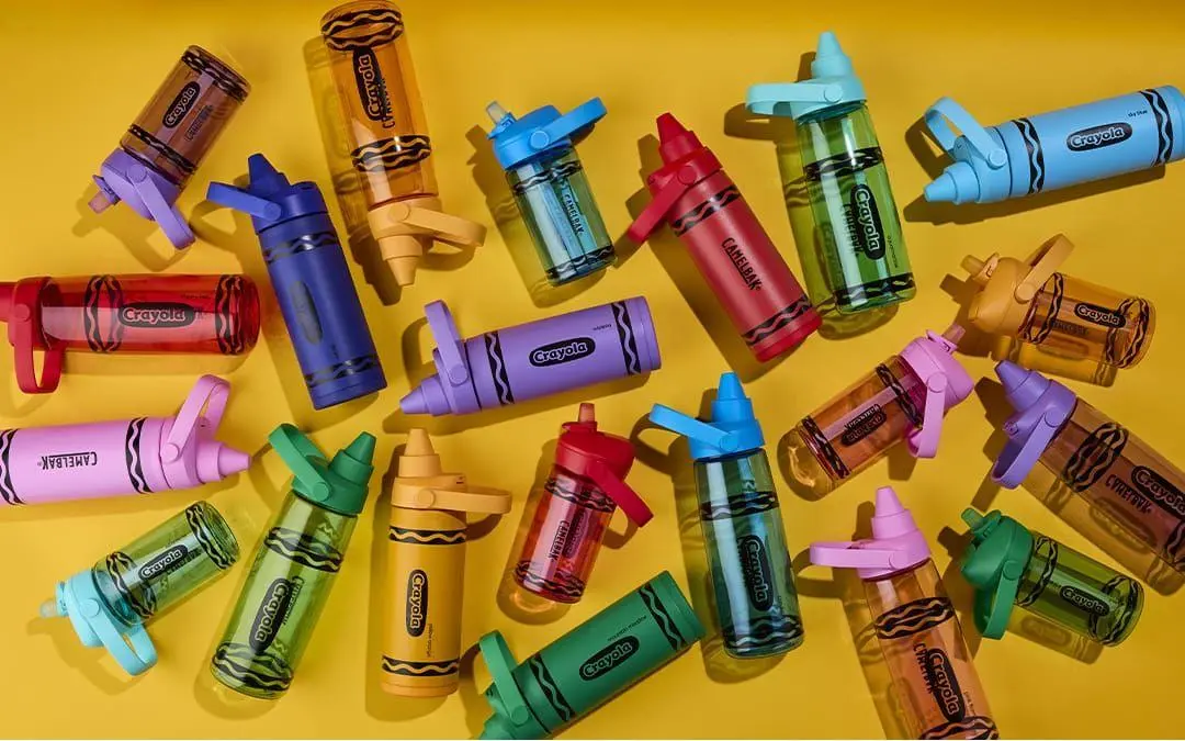 Бренд художественных товаров Crayola придумал просто гениальную коллаборацию. Они объединились с производителем бутылок для воды и выпустили совместную бутылку в форме своего культового мелка | Сетка — социальная сеть от hh.ru