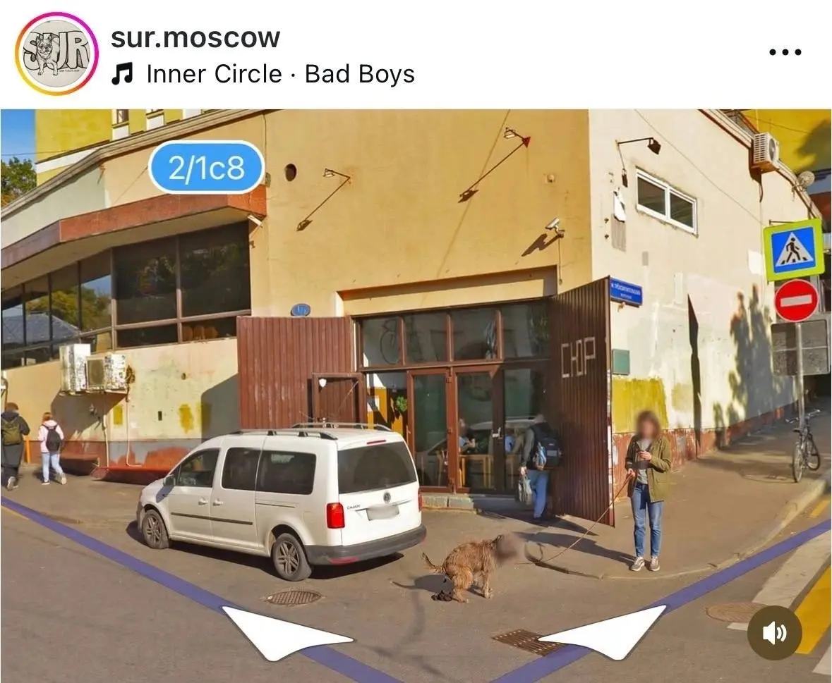 К нам можно с собаками
Московский бар Сюр выложил пост с какающей собакой, чтобы привлечь внимание собачников.
Ну тут сразу понятна целевая аудитория ;) | Сетка — социальная сеть от hh.ru