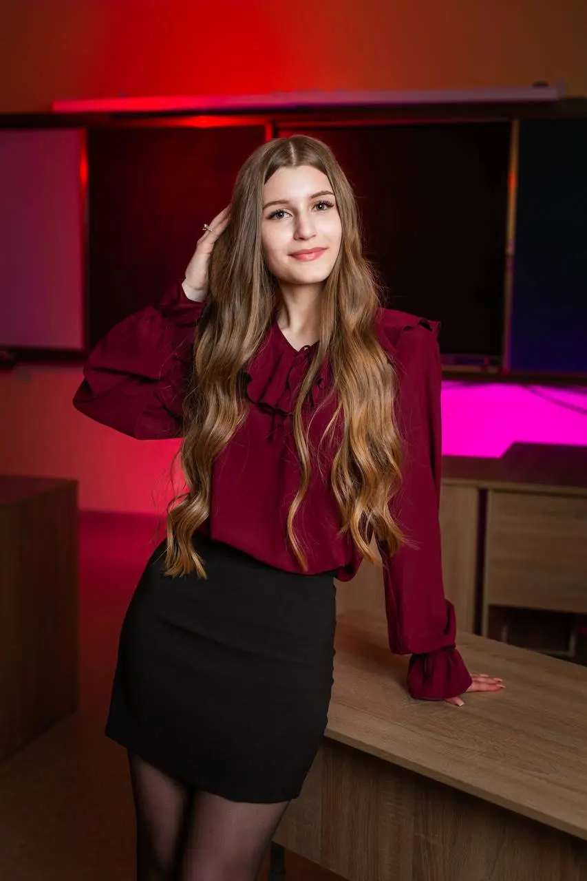 🤔 Мы уже устали молчать — пришло время говорить правду.
Кому вы нужны с этими ИИ-фото?
Подумайте сами: вас даже дети потом не узнают…
«Мама, а это ты?»
«Ну… почти | Сетка — социальная сеть от hh.ru