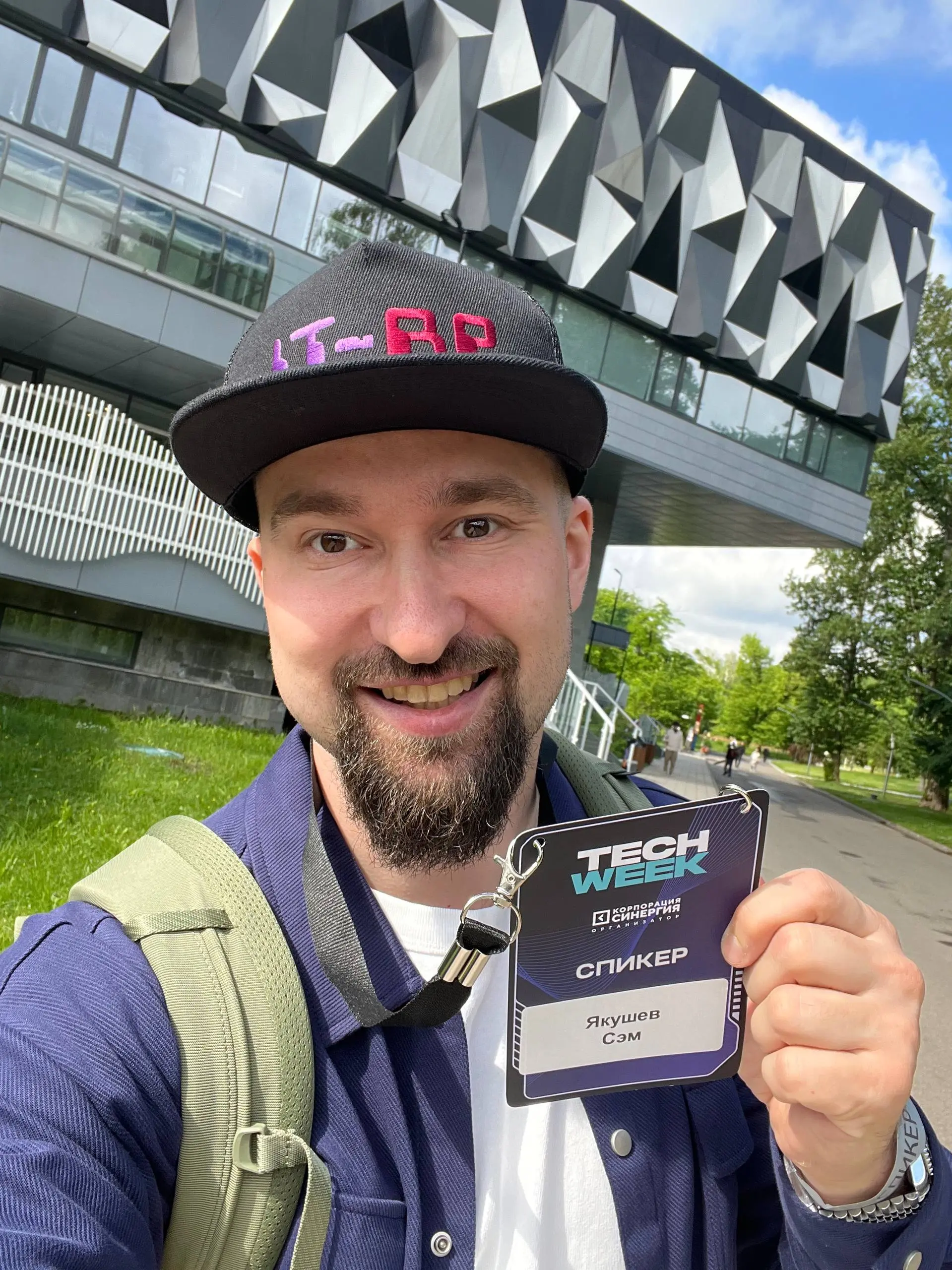 Сегодня и завтра рад встречам на ВДНХ, спикерю и модерирую https://techweek.moscow/
Накидаю потом сюда интересных през, тем и тд | Сетка — социальная сеть от hh.ru