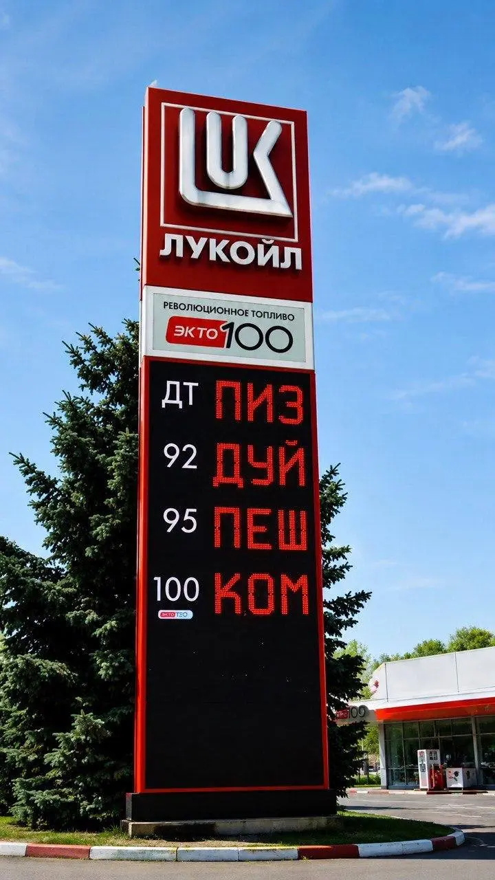 ⛽️ Почему на одной заправке бензин стоит 63 рубля, а напротив - 76. Что происходит?
Цены на топливо за пару недель рванули вверх, и на одной заправке 92-й может стоить 63 рубля, а на соседней - уже 76 | Сетка — социальная сеть от hh.ru