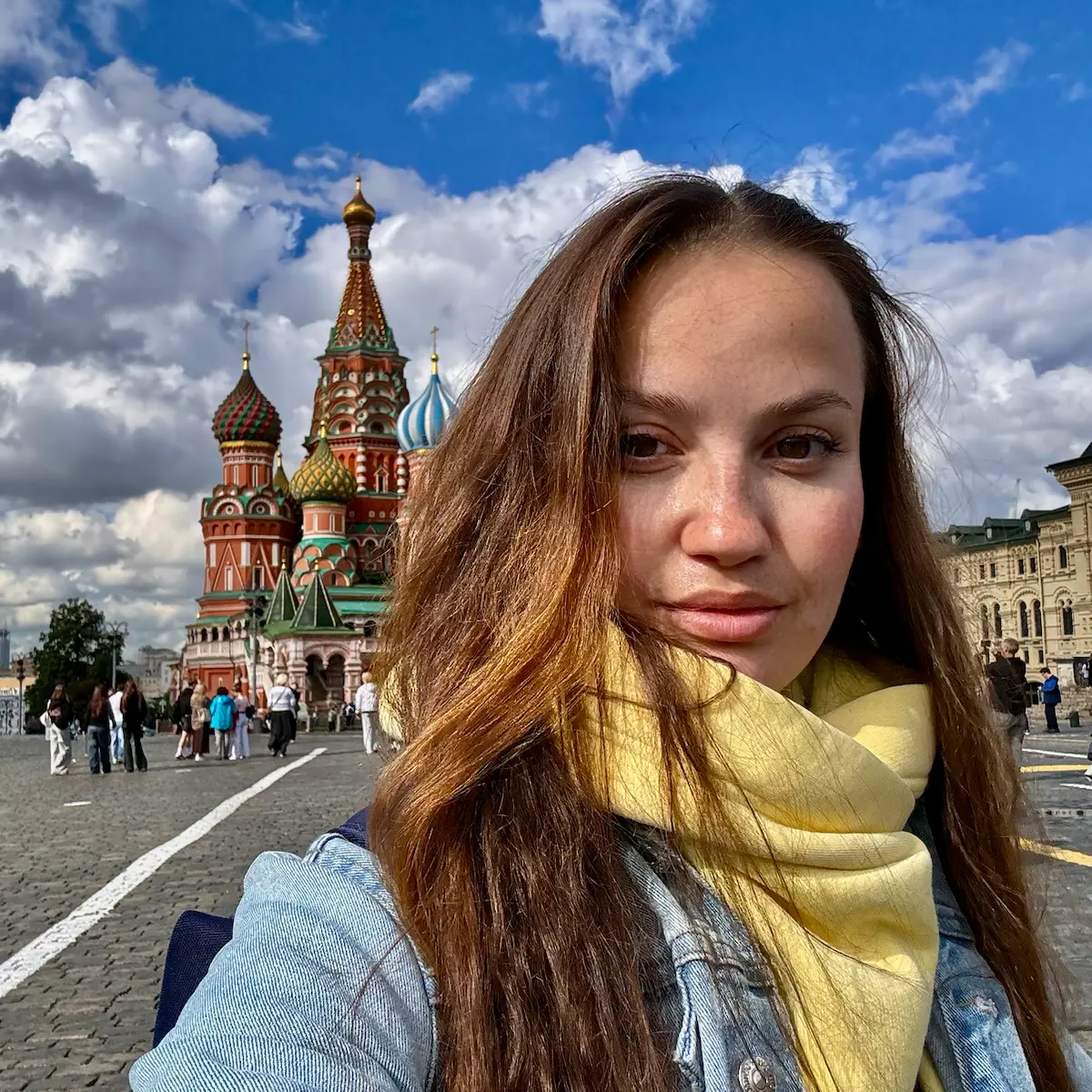 Посетила я тут столицу 😁
На улицах было не так много людей ... чем обычно.
Все работают что ли 😀 | Сетка — социальная сеть от hh.ru