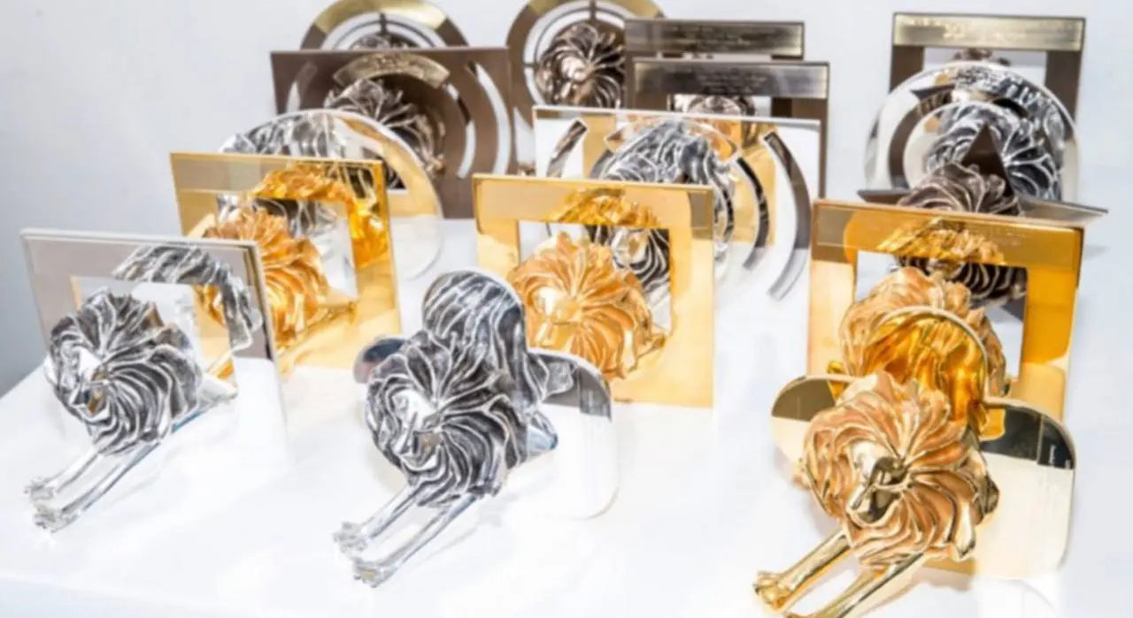 #CannesLions2026
Улетаю по направлению Cannes Lions завтра, буду телеграфировать, а пока мысль-наблюдение.
70 лет Канны награждали как-бы момент | Сетка — социальная сеть от hh.ru
