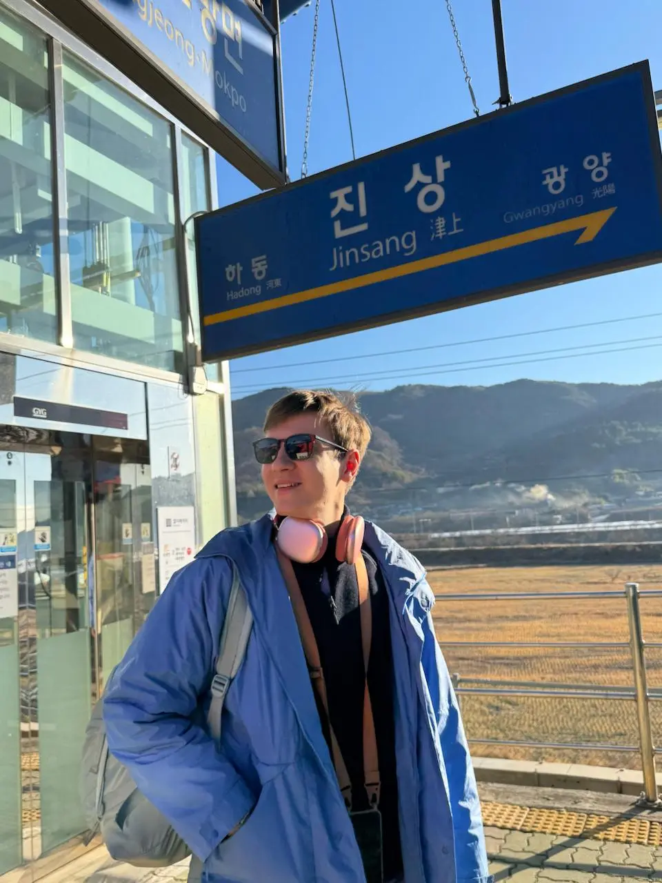 🇰🇷Пусан
Да, я встал в 5 утра, чтобы скатиться в соседний регион на электричках. Встретил рассвет в уютном вагоне, закрасил регион в NomadMania и поехал обратно в Пусан. Вот такое у меня отбитое хобби | Сетка — социальная сеть от hh.ru