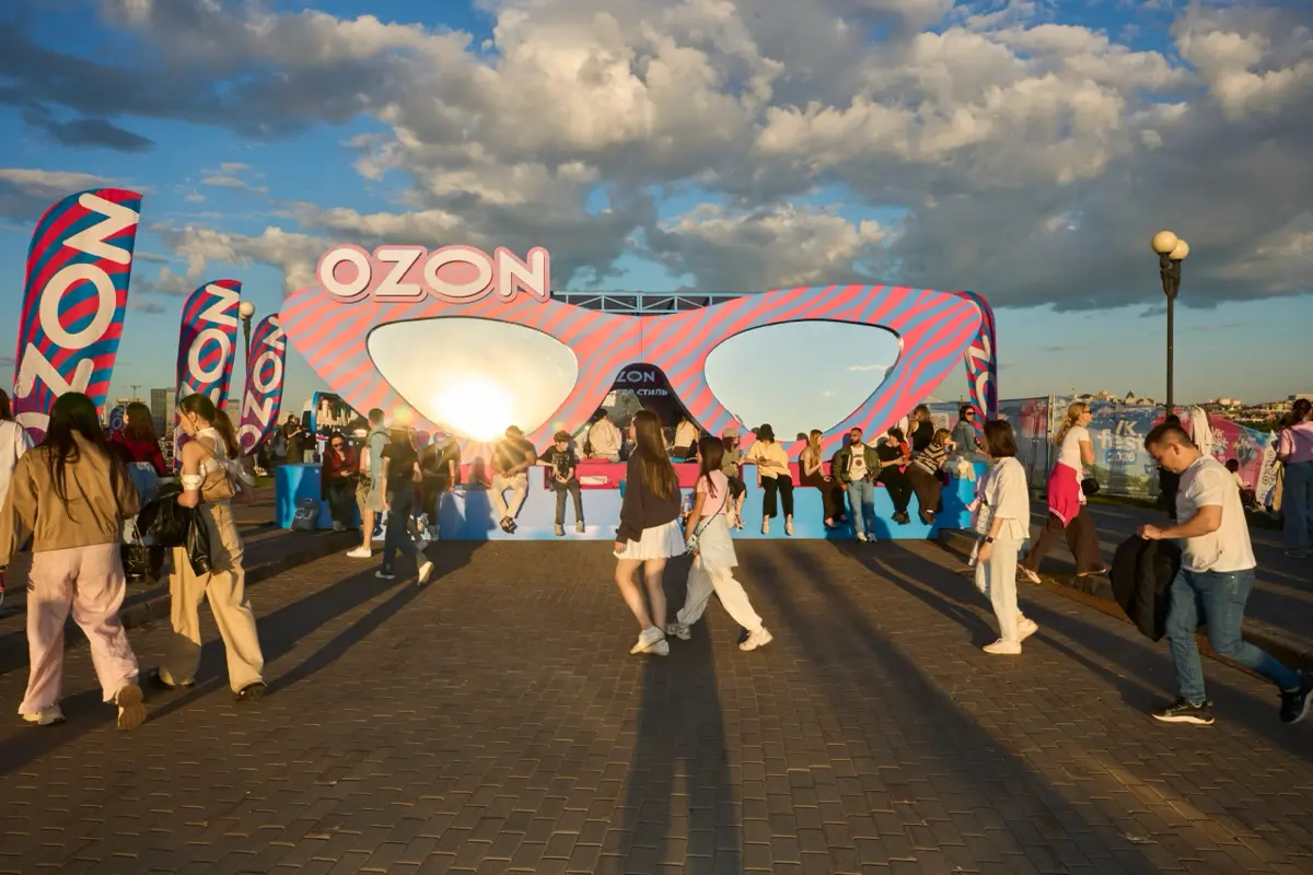Приезжали в начале июня с командой Ozon в Казань, открывали VK Fest. В этом году мы титульный партнер фестиваля | Сетка — социальная сеть от hh.ru