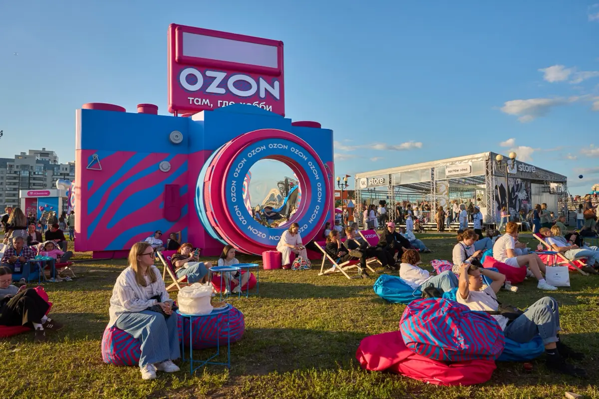 Приезжали в начале июня с командой Ozon в Казань, открывали VK Fest. В этом году мы титульный партнер фестиваля | Сетка — социальная сеть от hh.ru