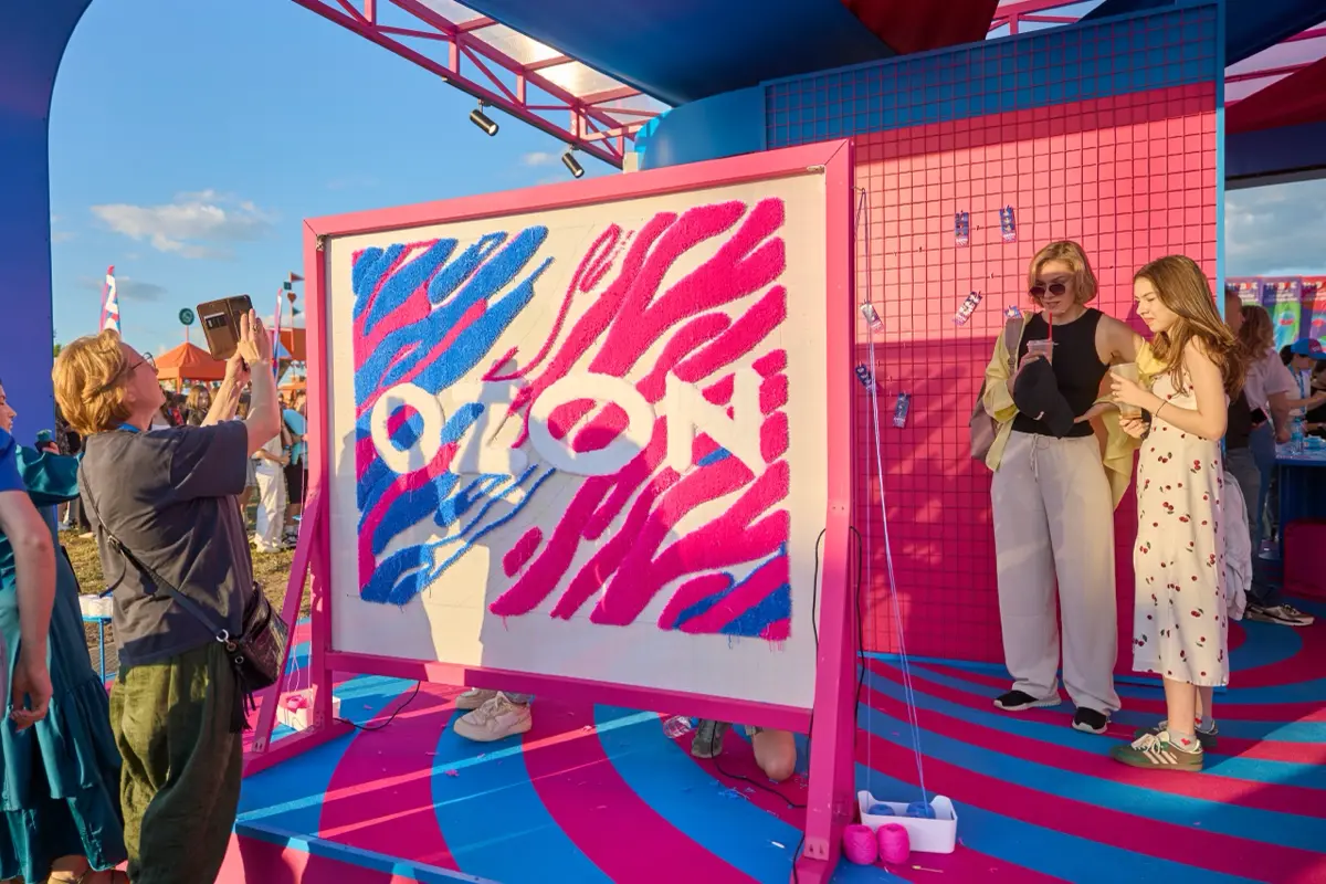 Приезжали в начале июня с командой Ozon в Казань, открывали VK Fest. В этом году мы титульный партнер фестиваля | Сетка — социальная сеть от hh.ru