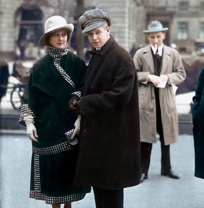 Сергей Есенин: из письма А. Б. Мариенгофу, 1922 г. Нью-Йорк
Милый мой Толя! Как рад я, что ты не со мной здесь в Америке, не в этом отвратительнейшем Нью-Йорке. Было бы так плохо, что хоть повеситься | Сетка — социальная сеть от hh.ru