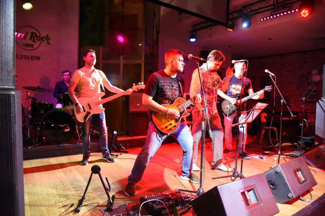 🎸 Кто будет создавать настроение на нашем дне рождения?
За музыку в этот вечер отвечают люди, которые знают, как превратить обычный концерт в настоящее событие!
💼 BANKing BAND - коллектив с более чем ... | Сетка — социальная сеть от hh.ru