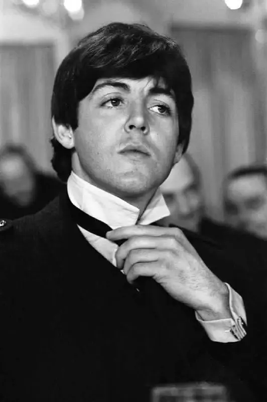 Сэр Джеймс Пол Маккартни — родился 18 июня 1942 года в Ливерпуле 🎸🇬🇧. Легендарный британский музыкант, мультиинструменталист, продюсер и один из основателей The Beatles 🎶 | Сетка — социальная сеть от hh.ru