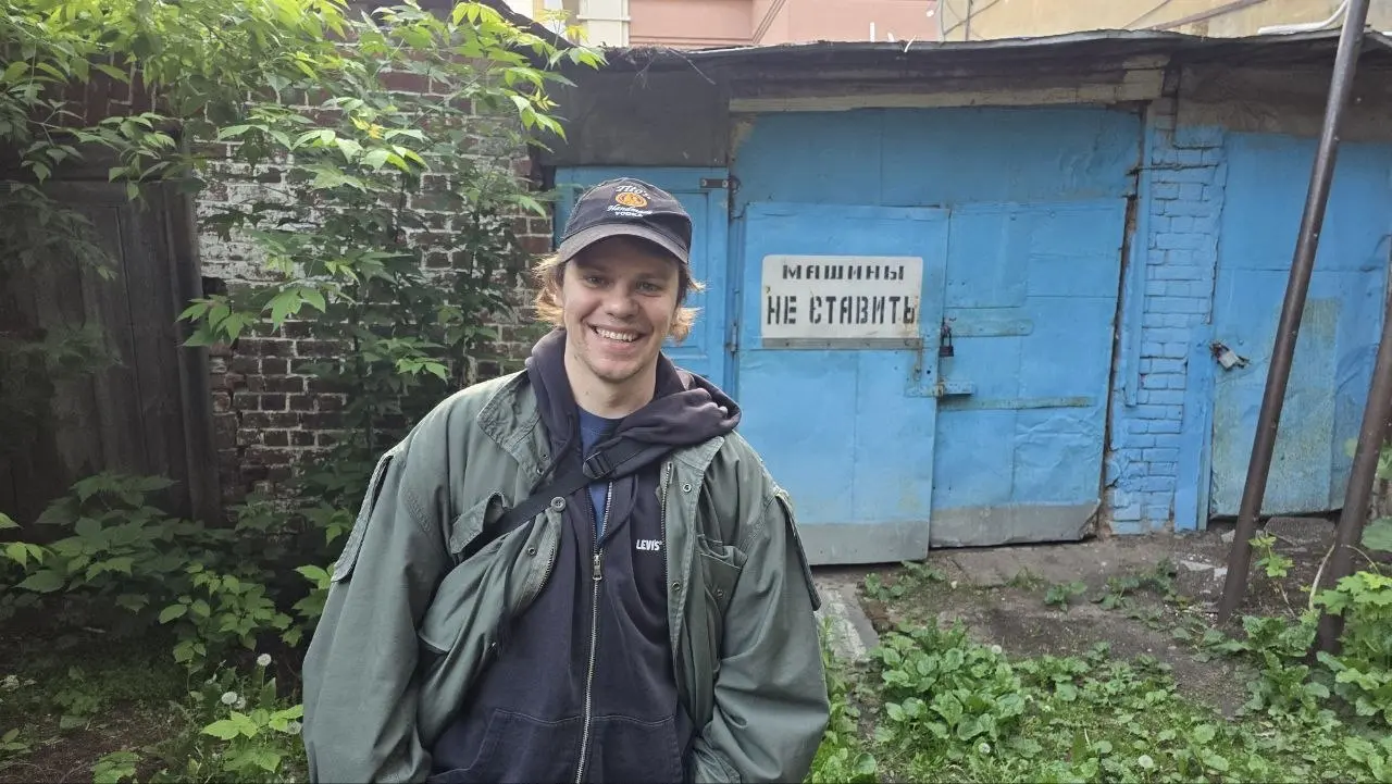 А вот нижний охуенный
Много исторических домиков в самых неожиданных местах
набережная охуенная, слияние двух рек
легендарная шаурма
андер клуб таго маго
охуенный бар буфет
еще там снимали жмурки и бы... | Сетка — социальная сеть от hh.ru