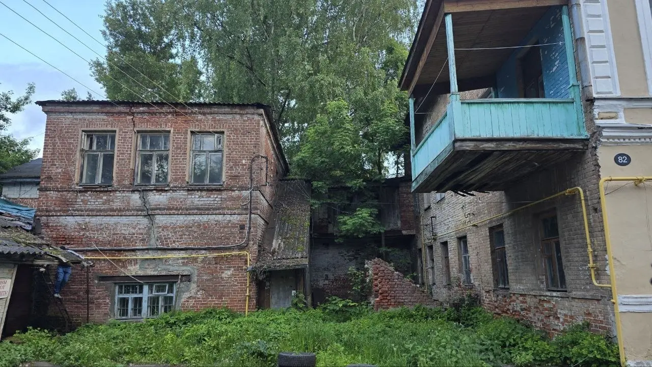 А вот нижний охуенный
Много исторических домиков в самых неожиданных местах
набережная охуенная, слияние двух рек
легендарная шаурма
андер клуб таго маго
охуенный бар буфет
еще там снимали жмурки и бы... | Сетка — социальная сеть от hh.ru