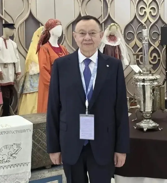 В рамках саммита Россия – АСЕАН в Казани состоялась рабочая встреча Министра строительства и жилищно‑коммунального хозяйства Российской Федерации Ирека Файзуллина с Министром строительства, архитектур... | Сетка — социальная сеть от hh.ru