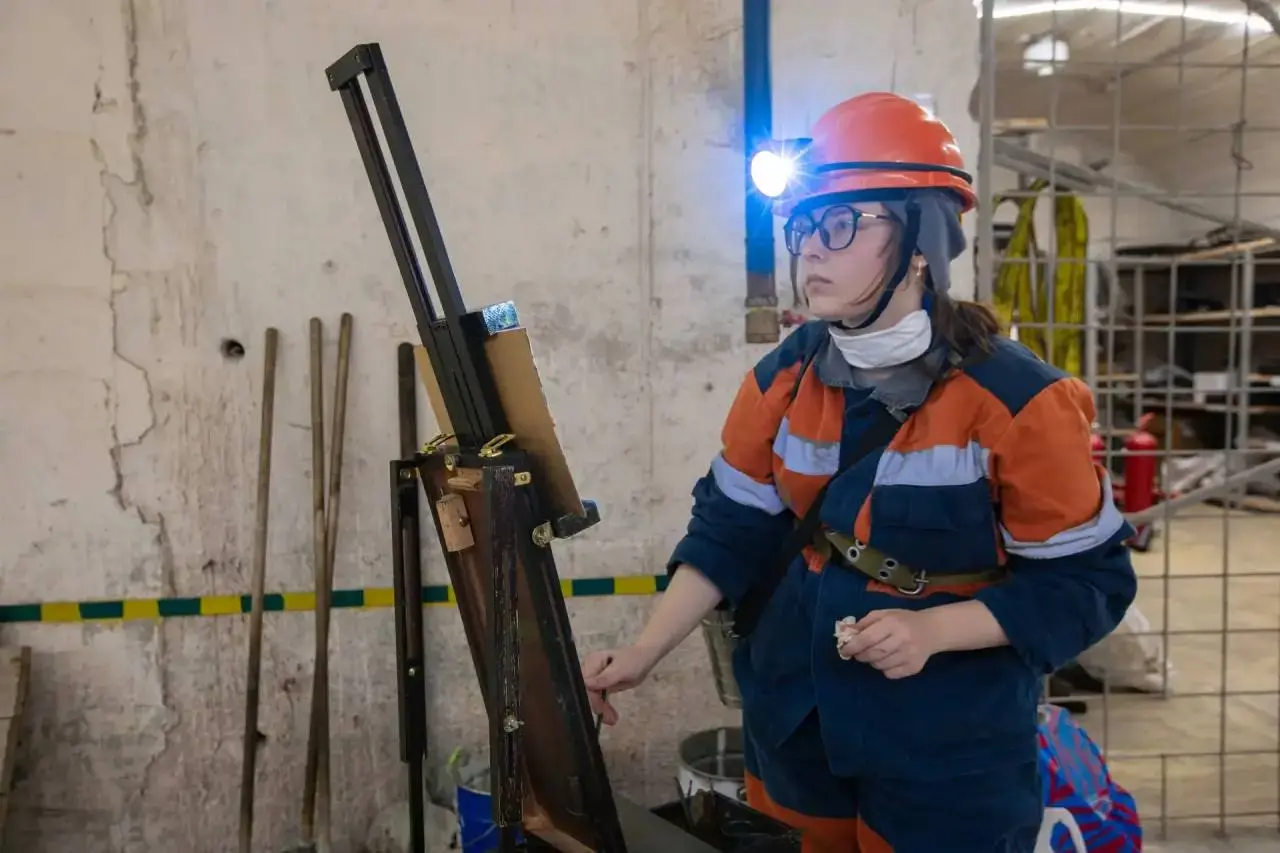 🖌 Когда искусство спускается под землю
Впервые в истории комбината КМАруда на горизонте -250 метров прошёл промышленный пленэр | Сетка — социальная сеть от hh.ru