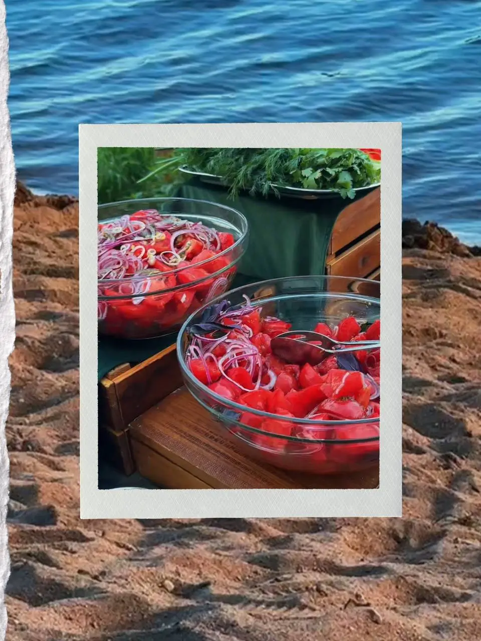 Устроили летний тимбилдинг и выехали на природу ☀️
Собрались коллегами из разных направлений, разделились на команды и проверили, кто лучше действует сообща под градом шариков с краской 🫟🔫
Четыре кома... | Сетка — социальная сеть от hh.ru