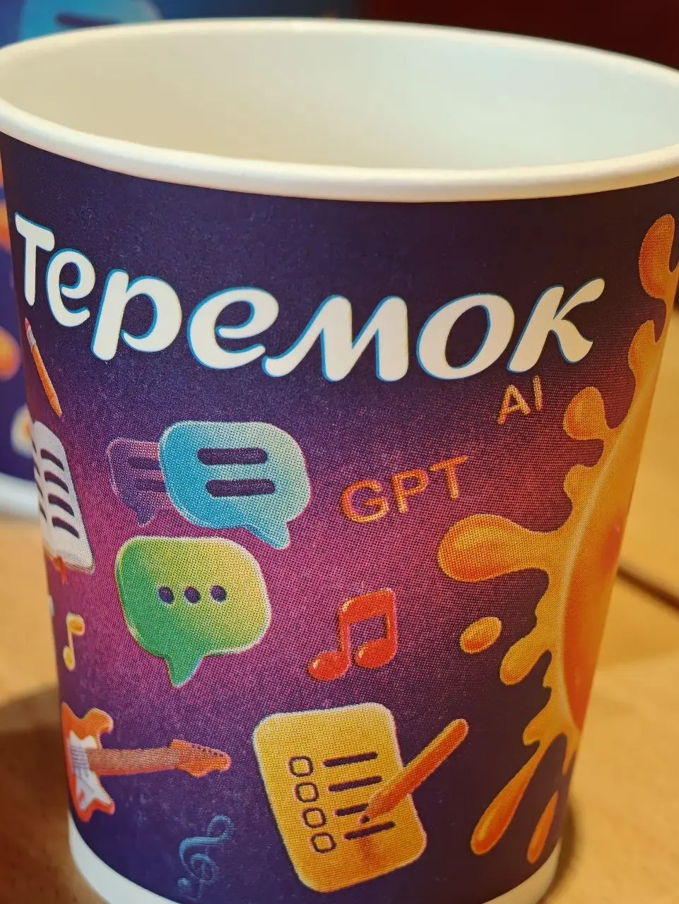 Я просто зашел съесть блинчик, но и тут оно... 😅
#несерьезное | Сетка — социальная сеть от hh.ru