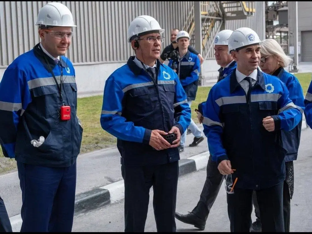 ⚡Глава Минпромторга России посетил завод «Промсорт-Тула»
Глава Минпромторга России Антон Алиханов в сопровождении губернатора Тульской области Дмитрия Миляева и президента ПМХ Евгения Зубицкого ознако... | Сетка — социальная сеть от hh.ru
