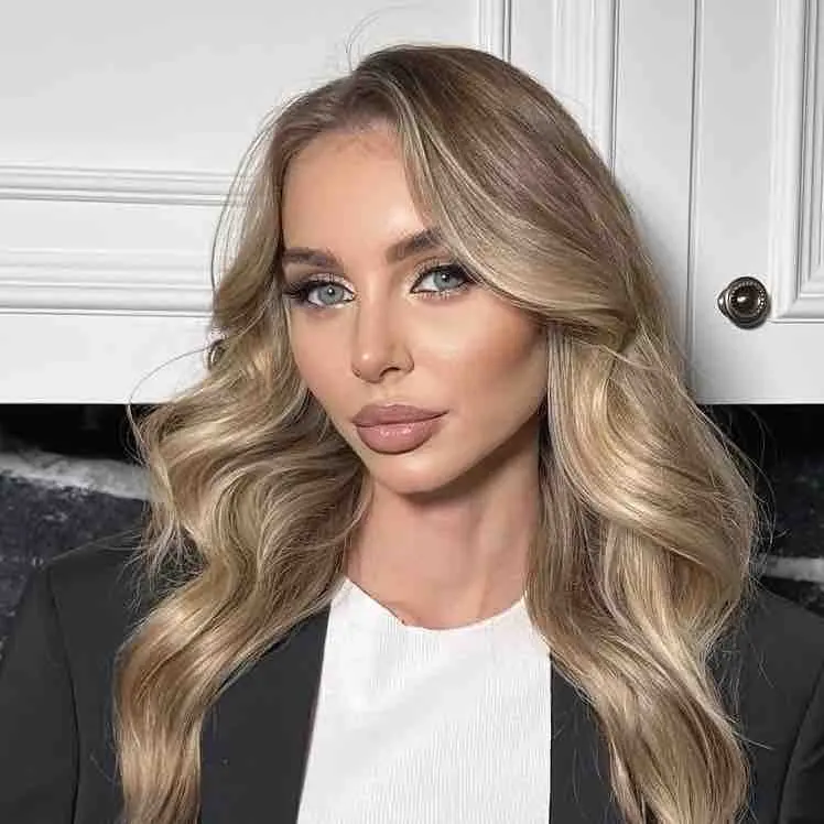 Полина Костюкова