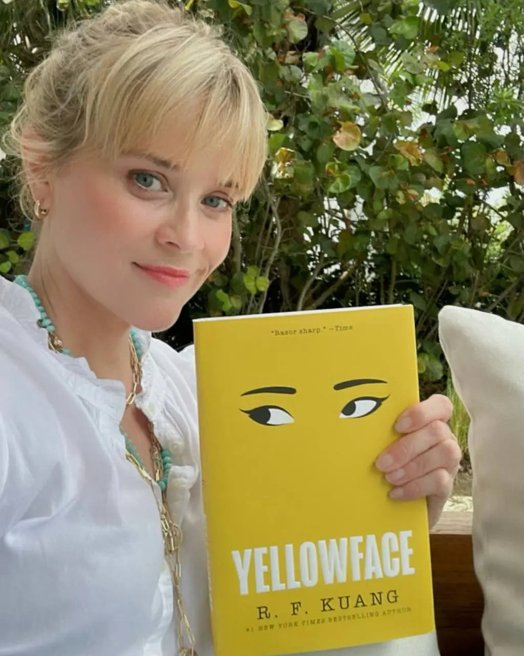 Кажется, я подсела на книжный клуб Риз Уизерспун 📚💛
Удивительно, но каждая книга из её рекомендаций попадает прямо в настроение | Сетка — социальная сеть от hh.ru