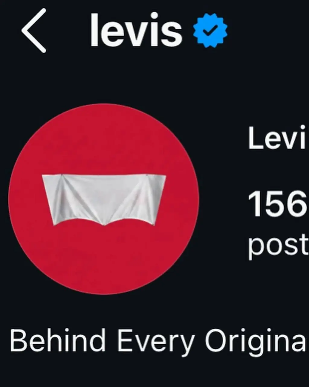 Levi’s на ЧМ-2026: как превратить запрет в вирусный охват 👖
На ЧМ-2026 действует суровое правило FIFA о «чистых стадионах» – весь неофициальный брендинг на аренах должен быть физически закрыт | Сетка — социальная сеть от hh.ru