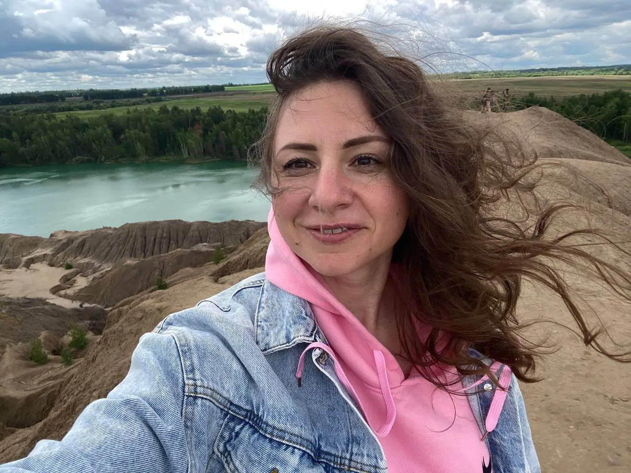 Счастливо жить не запретишь 🦄
Я возвращаюсь с недельного отпуска
За отпуск были крутые результаты по заявкам на фест | Сетка — социальная сеть от hh.ru