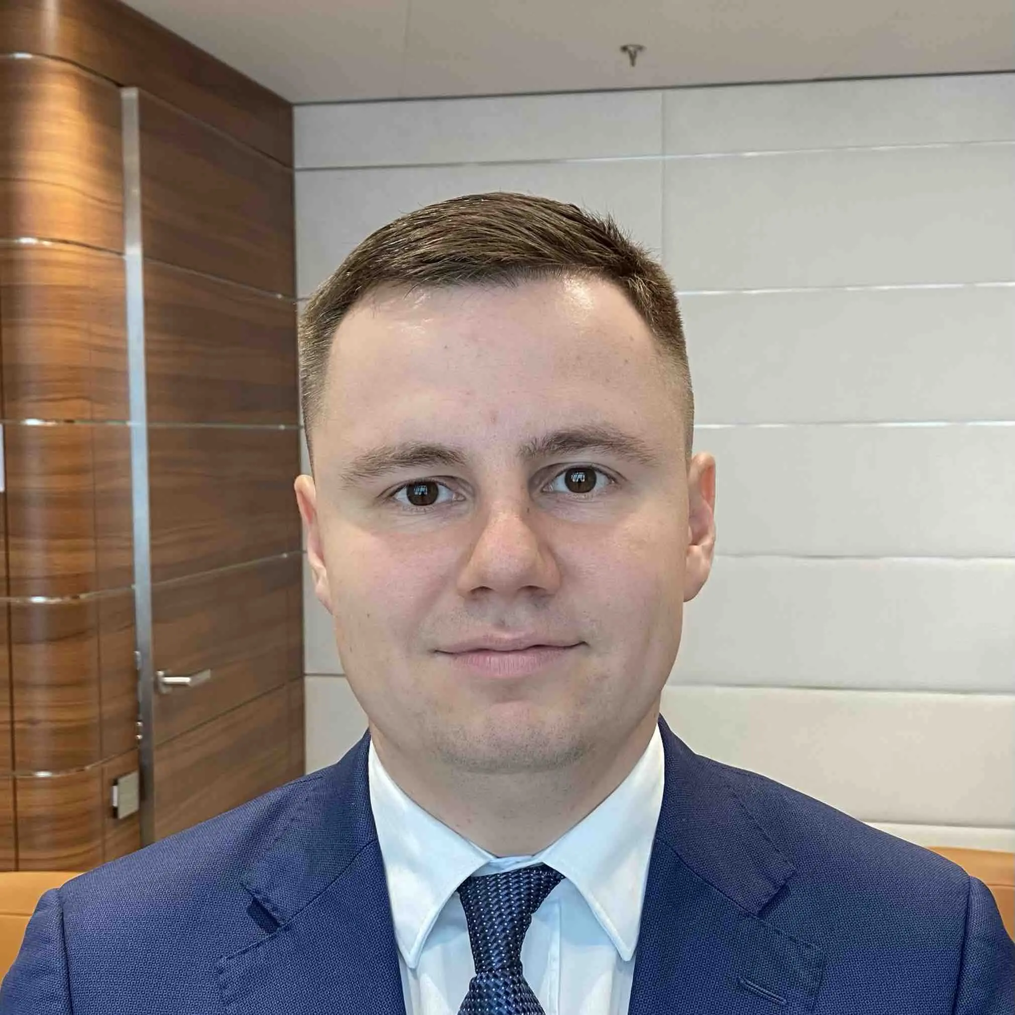 Александр Лезнов