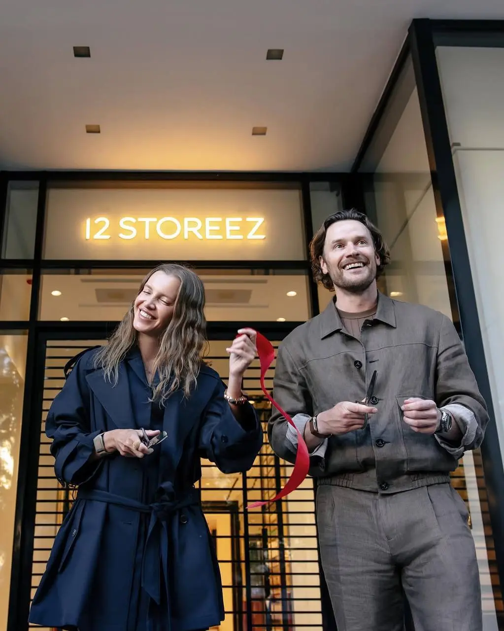 Громкое открытик 12STOREEZ на Петровке
Команда 12STOREEZ ярко и шумно открыла свой флагман на Петровке в «Женевском доме», там, где раньше находился бутик Chanel. Место знаковое, ухватили так ухватили | Сетка — социальная сеть от hh.ru