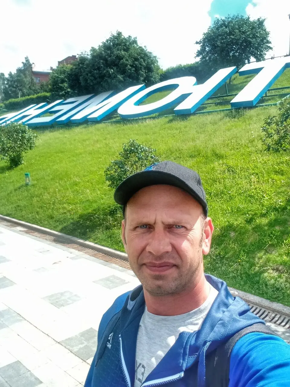 Всем привет👋👋👋
В этот раз.Побывал на реке Тура.
Был проездом в г.Тюмень.
Думал хоть там рыбка брать начала.
Но,увы.Толи я её не нашёл,толи не смог поймать😁🤔🤷‍♂
Бродил в районе Набережной | Сетка — социальная сеть от hh.ru