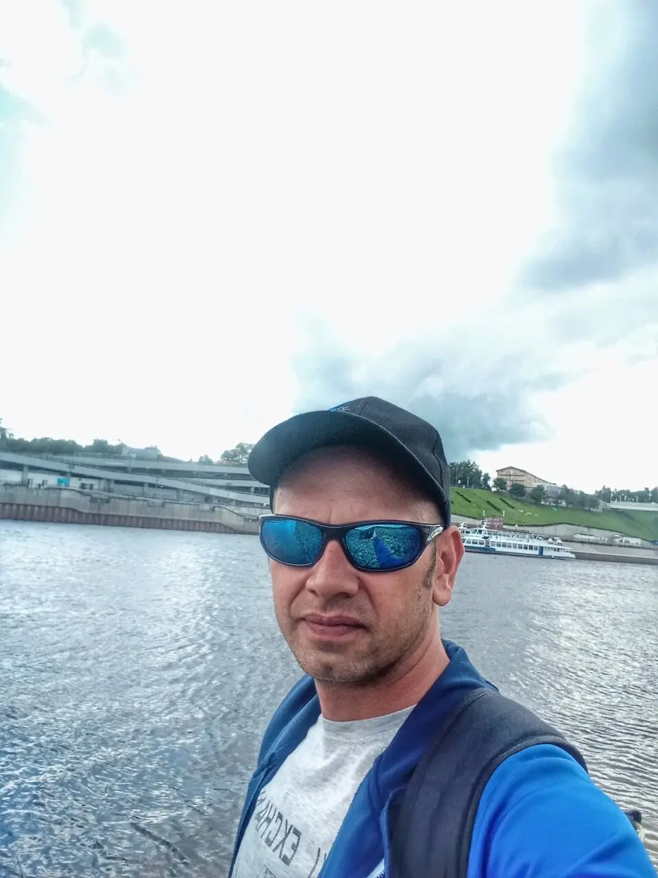 Всем привет👋👋👋
В этот раз.Побывал на реке Тура.
Был проездом в г.Тюмень.
Думал хоть там рыбка брать начала.
Но,увы.Толи я её не нашёл,толи не смог поймать😁🤔🤷‍♂
Бродил в районе Набережной | Сетка — социальная сеть от hh.ru