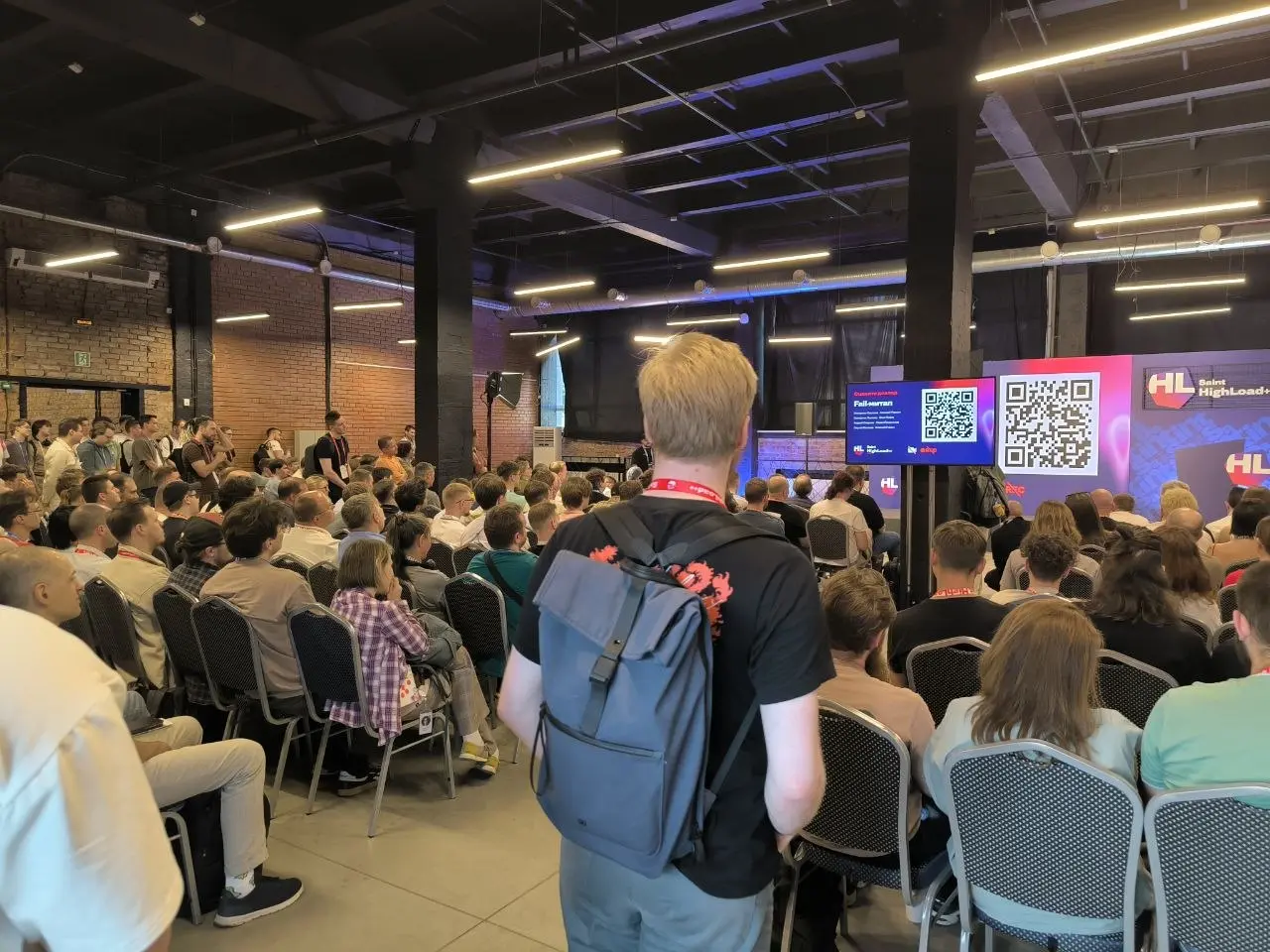 На Saint Highload время Fail meetup. Как обычно, кто не успел, тот стоит неудобно 🤷‍♀️ | Сетка — социальная сеть от hh.ru
