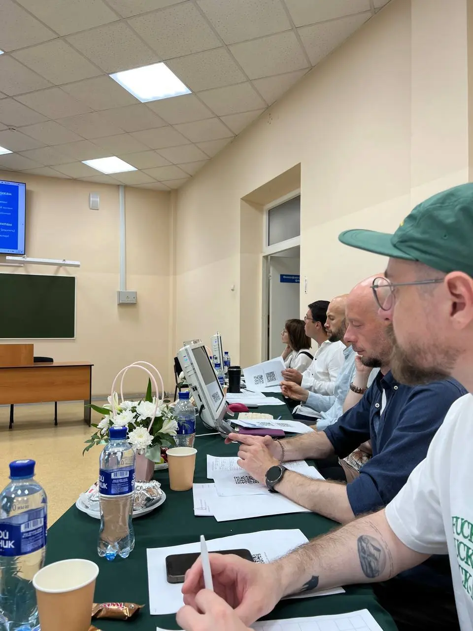 Фотки с ГЭКа поспели
Было интересно как минимум позадавать вопросы, которые расшевелят сознание. Но, как будто бы, увы, не расшевелил. Потому что контекст не тот. Место не то | Сетка — социальная сеть от hh.ru