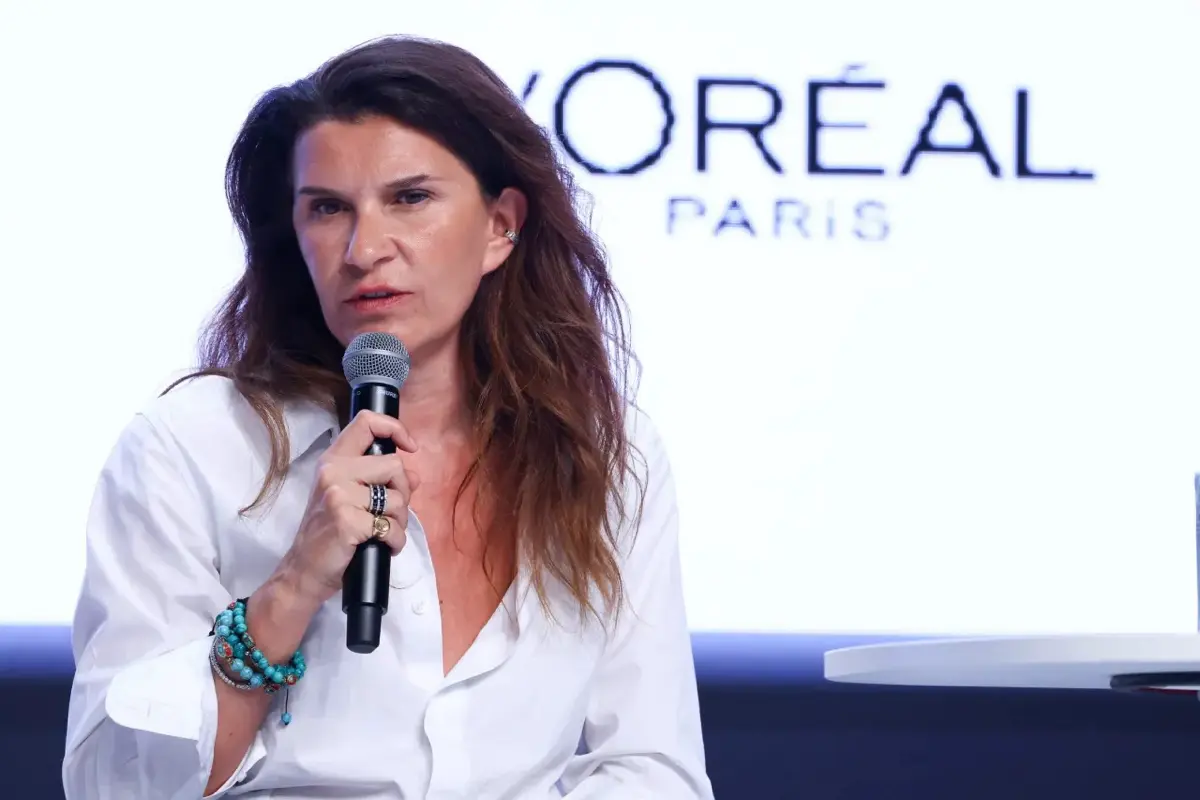 Стратегия инноваций L’Oréal в области ИИ:
Дельфин Вигье-Овасс, главный директор по инновациям L’Oréal, подчеркивает, что хотя ИИ часто рассматривается как инструмент для демократизации инноваций, его ... | Сетка — социальная сеть от hh.ru