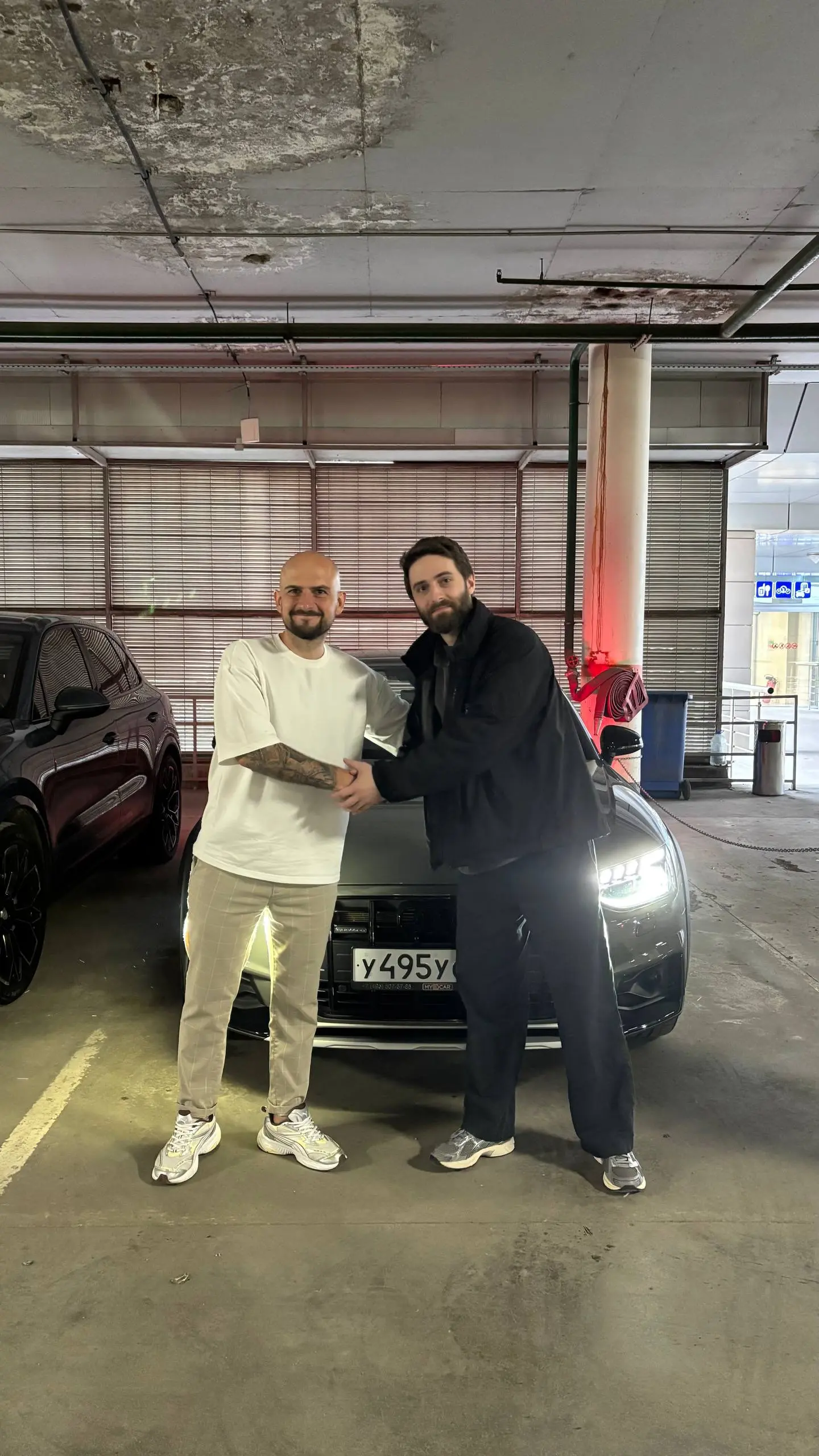 🎉 Выдача автомобиля | Audi A4 Allroad 🇩🇪
Еще один заказ успешно завершен!
Сегодня передали клиенту Audi A4 Allroad, которую привезли напрямую из Германии | Сетка — социальная сеть от hh.ru