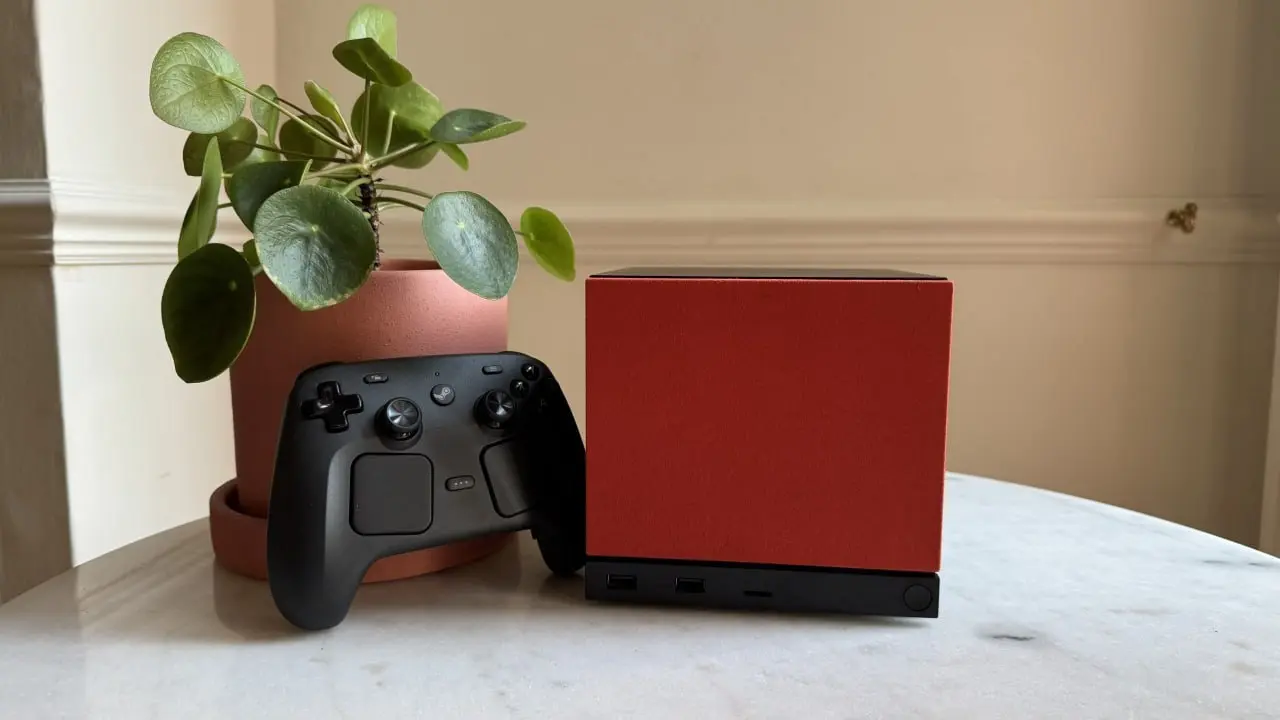 Valve официально объявила о выходе Steam Machine, премьера которой состоится 30 июня.
Габариты нового устройства сопоставимы с консолями PS5 и PS5 Slim | Сетка — социальная сеть от hh.ru