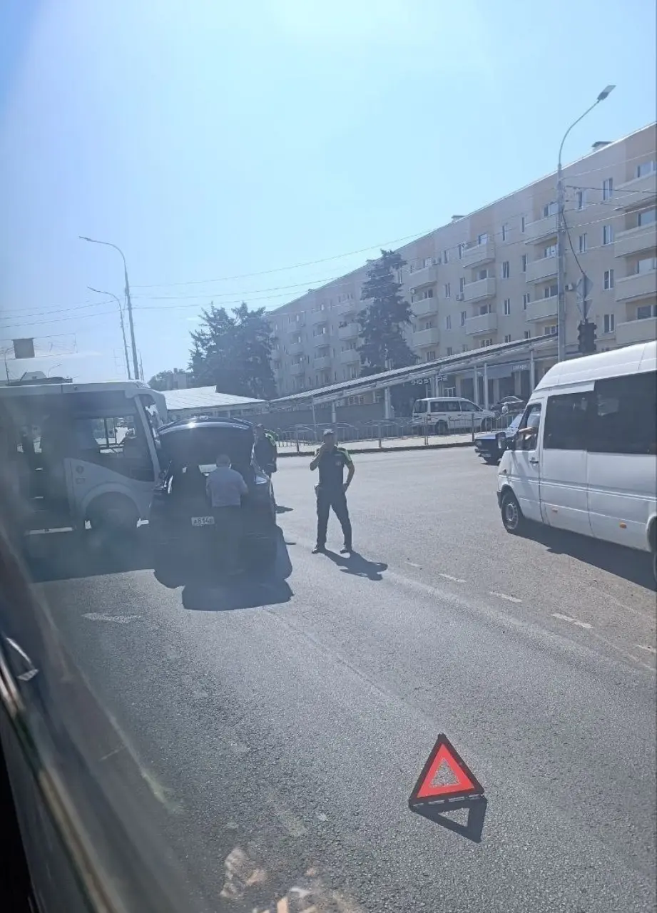 ДТП в Мариуполе с пассажирским автобусом на переходе | Сетка — социальная сеть от hh.ru