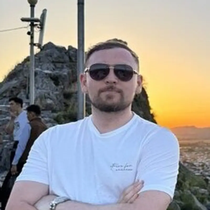 Лев Михайлов