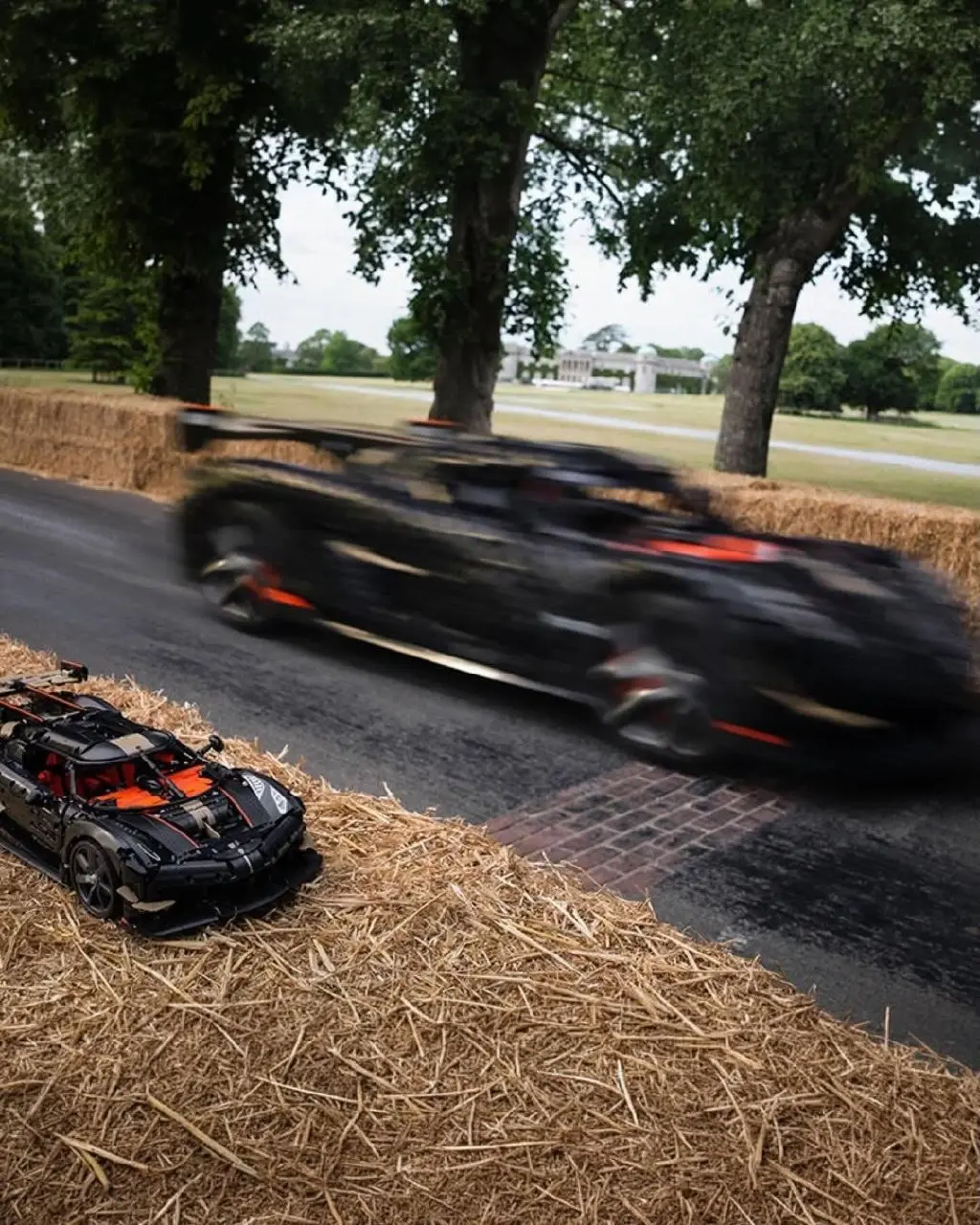 Абсолютное безумие — LEGO Technic и Koenigsegg заколабились и выпустили полноразмерную версию гиперкара Koenigsegg Sadair's Spear. Машина разгоняется до безумных 111 км/ч | Сетка — социальная сеть от hh.ru