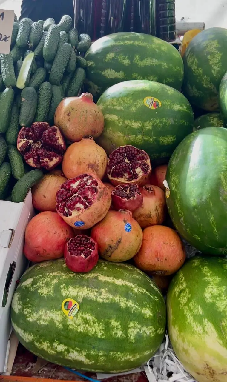 как я выбираю продукты на рынке
👜 мое новое нишевое хобби — это периодически гонять на Теплостановский рынок и выбирать себе вкусненькие овощи и фрукты
тут хочу поделиться, каким образом я выбираю сам... | Сетка — социальная сеть от hh.ru
