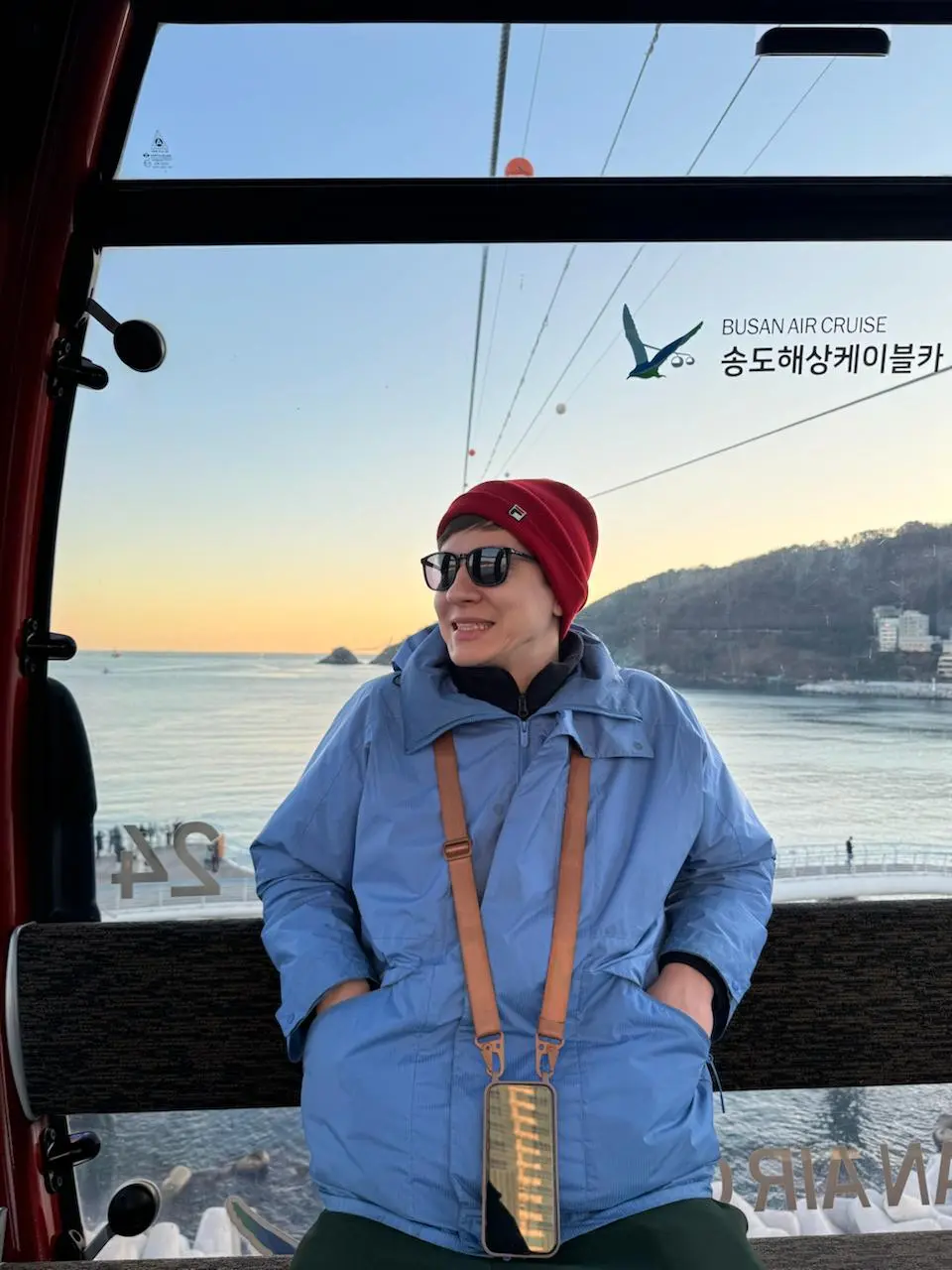🇰🇷Пусан
Не покатался на монорельсе, но зато попал в кабинку фуникулёра на закате! Вид на залив, холмики, весь город и сам парк с монорельсом | Сетка — социальная сеть от hh.ru