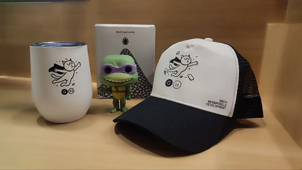 🎁 А мы тут подарочки активно получаем
На день рождения студии играли в онлайн-версию «Игры в кальмара». А теперь наши ребята из разных уголков страны получают подарочные боксы | Сетка — социальная сеть от hh.ru