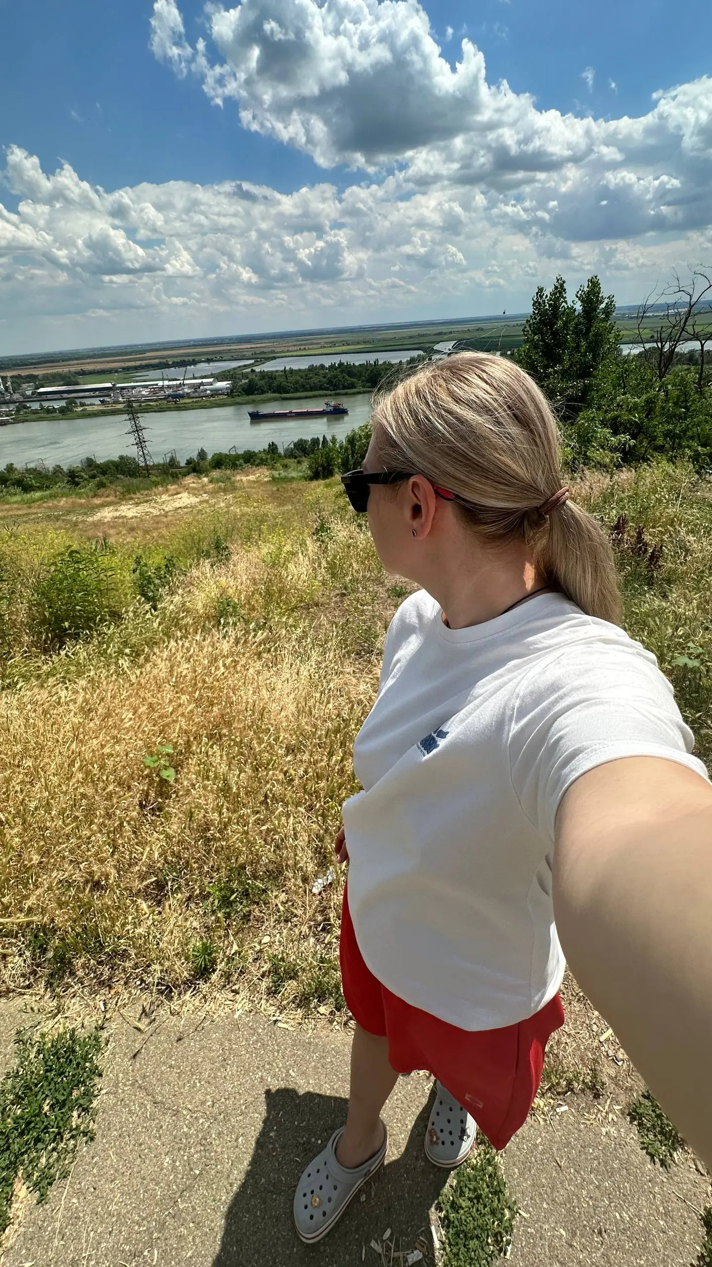Давно хотела зайти в этот храм, он совсем рядом с домом, но все как то не складывалось.
Сегодня наконец зашла - Храм Святых Жен
Мироносиц, Ростов-на-Дону.
Тихо, уютно, спокойно. Легко на душе | Сетка — социальная сеть от hh.ru