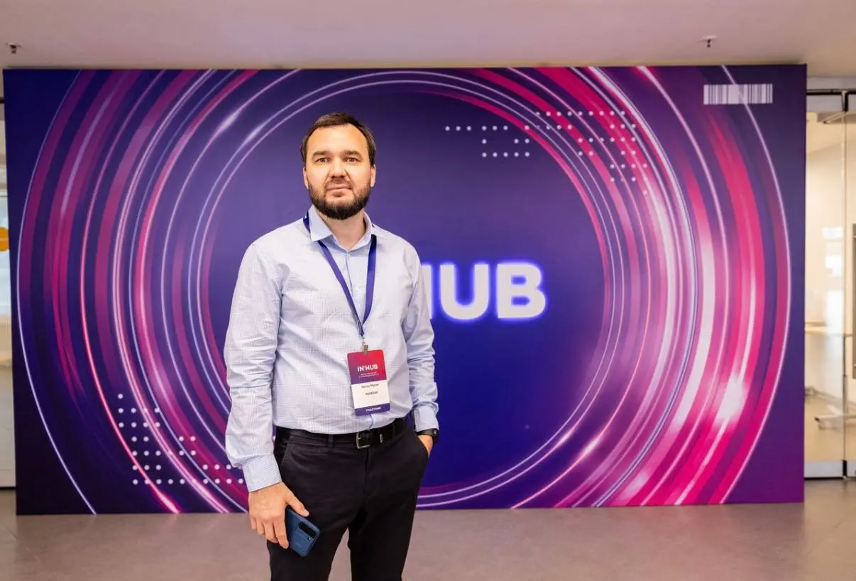 Восьмой раз IN'HUB собирает лидеров изменений в одном пространстве.
Сегодня мы снова вместе, впервые в Москве. Делимся первыми кадрами с площадки.
Подробности — впереди. А пока — атмосфера. | Сетка — социальная сеть от hh.ru