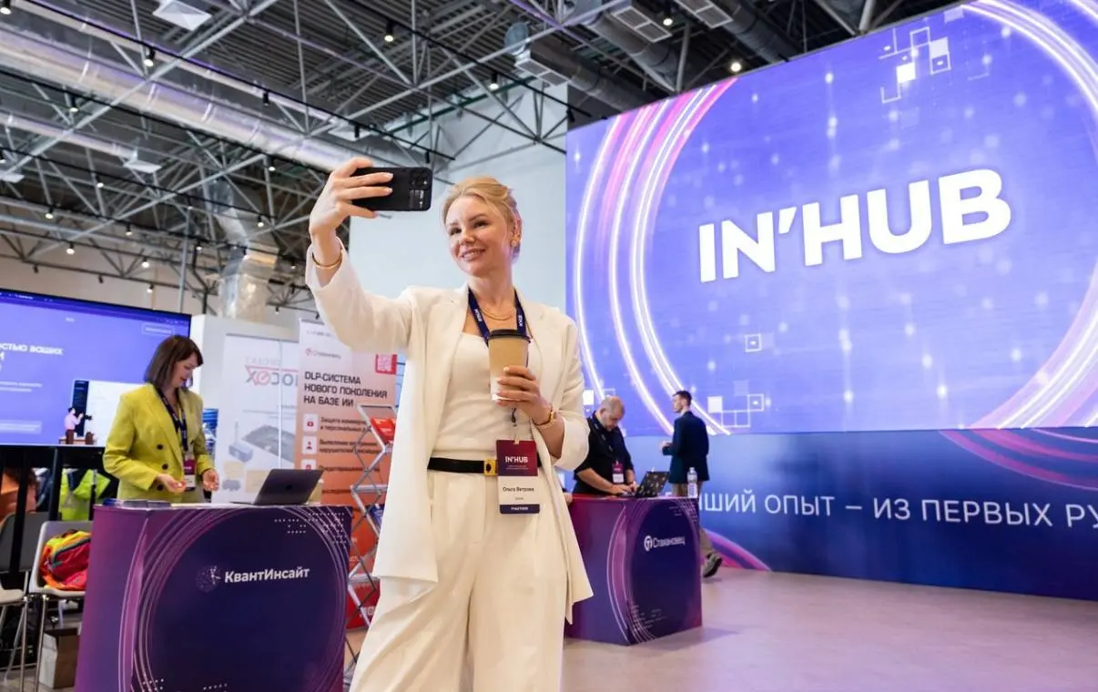 Восьмой раз IN'HUB собирает лидеров изменений в одном пространстве.
Сегодня мы снова вместе, впервые в Москве. Делимся первыми кадрами с площадки.
Подробности — впереди. А пока — атмосфера. | Сетка — социальная сеть от hh.ru