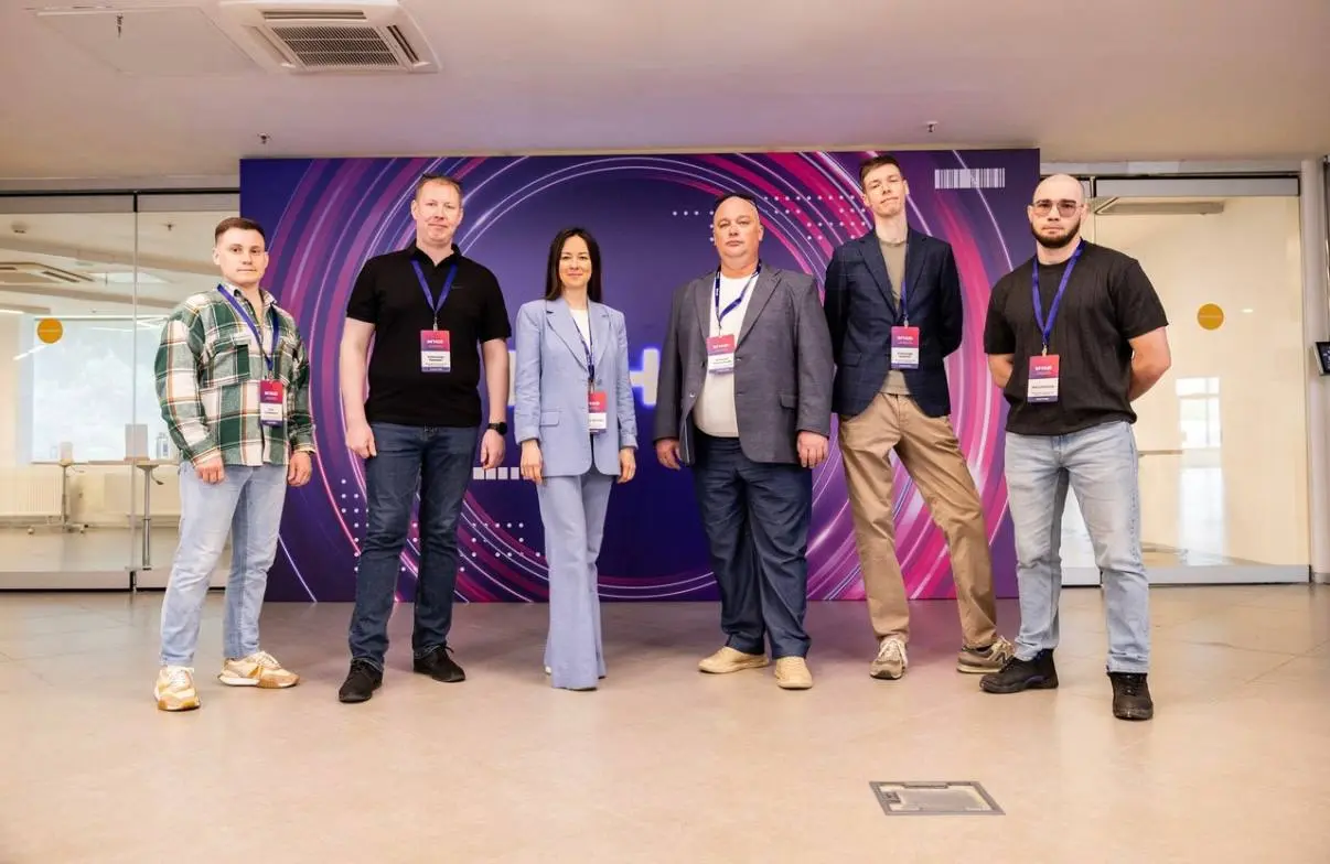 Восьмой раз IN'HUB собирает лидеров изменений в одном пространстве.
Сегодня мы снова вместе, впервые в Москве. Делимся первыми кадрами с площадки.
Подробности — впереди. А пока — атмосфера. | Сетка — социальная сеть от hh.ru