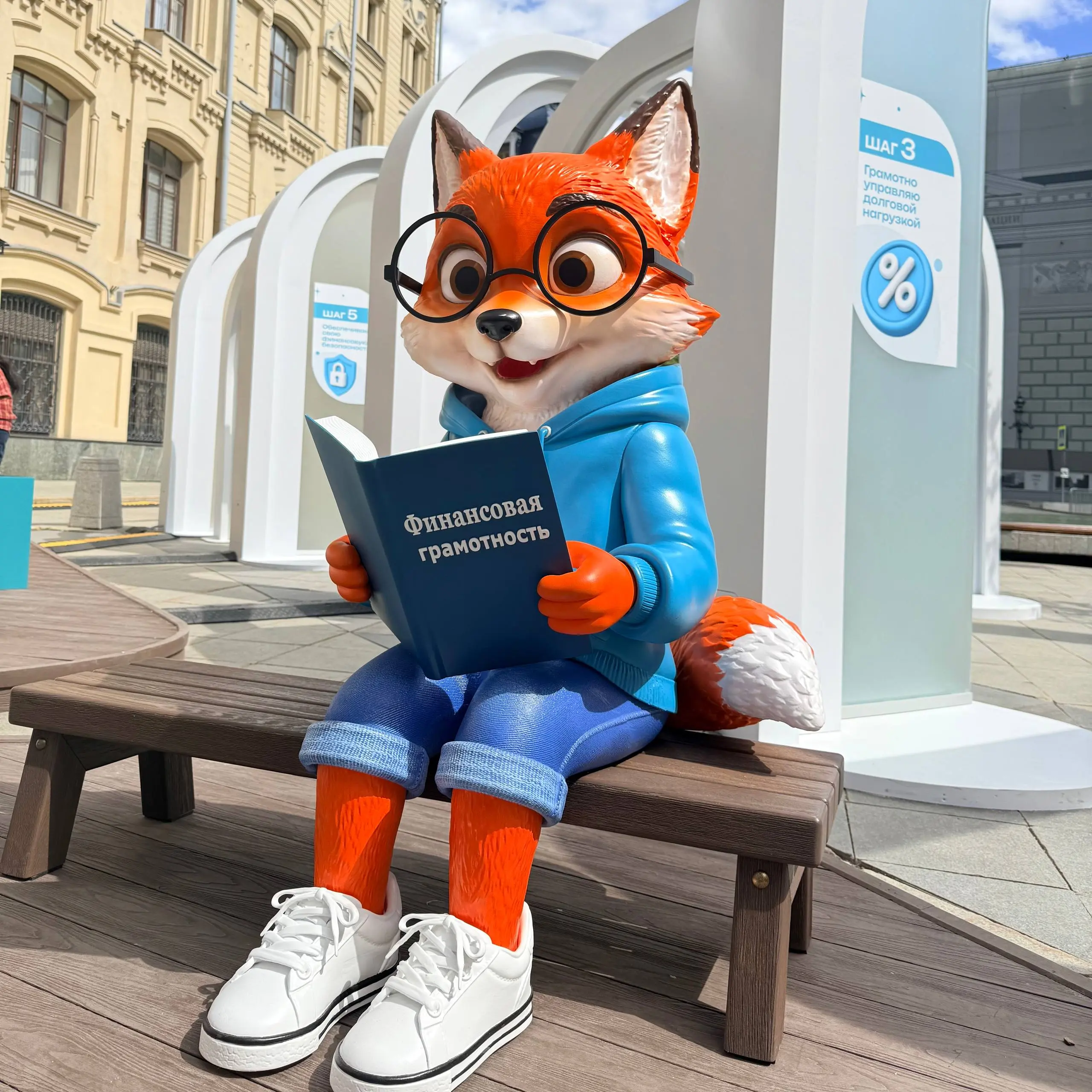 С коллегами отлично провели время! 🚀 Сходили в новый арт-павильон «Дом финансовой грамотности» на Биржевой площади
Что успели попробовать:
🥽Побывать в роли сотрудника банка в VR-тренажере
🧠Пройти нейр... | Сетка — социальная сеть от hh.ru