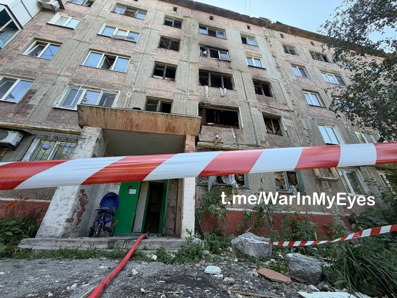 Последствия прилета ударного БПЛА в 5-ти этажный жилой дом в Калининском районе Горловки
В результате прилета один подъезд обрушился, погибли 3 человека. | Сетка — социальная сеть от hh.ru