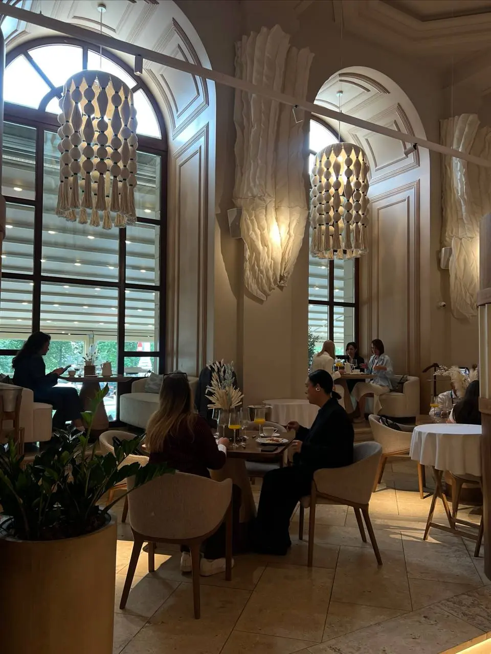 Ждём всех Байеров на завтрак в ресторан Zea, который продлится до 11:00 ☕️ | Сетка — социальная сеть от hh.ru