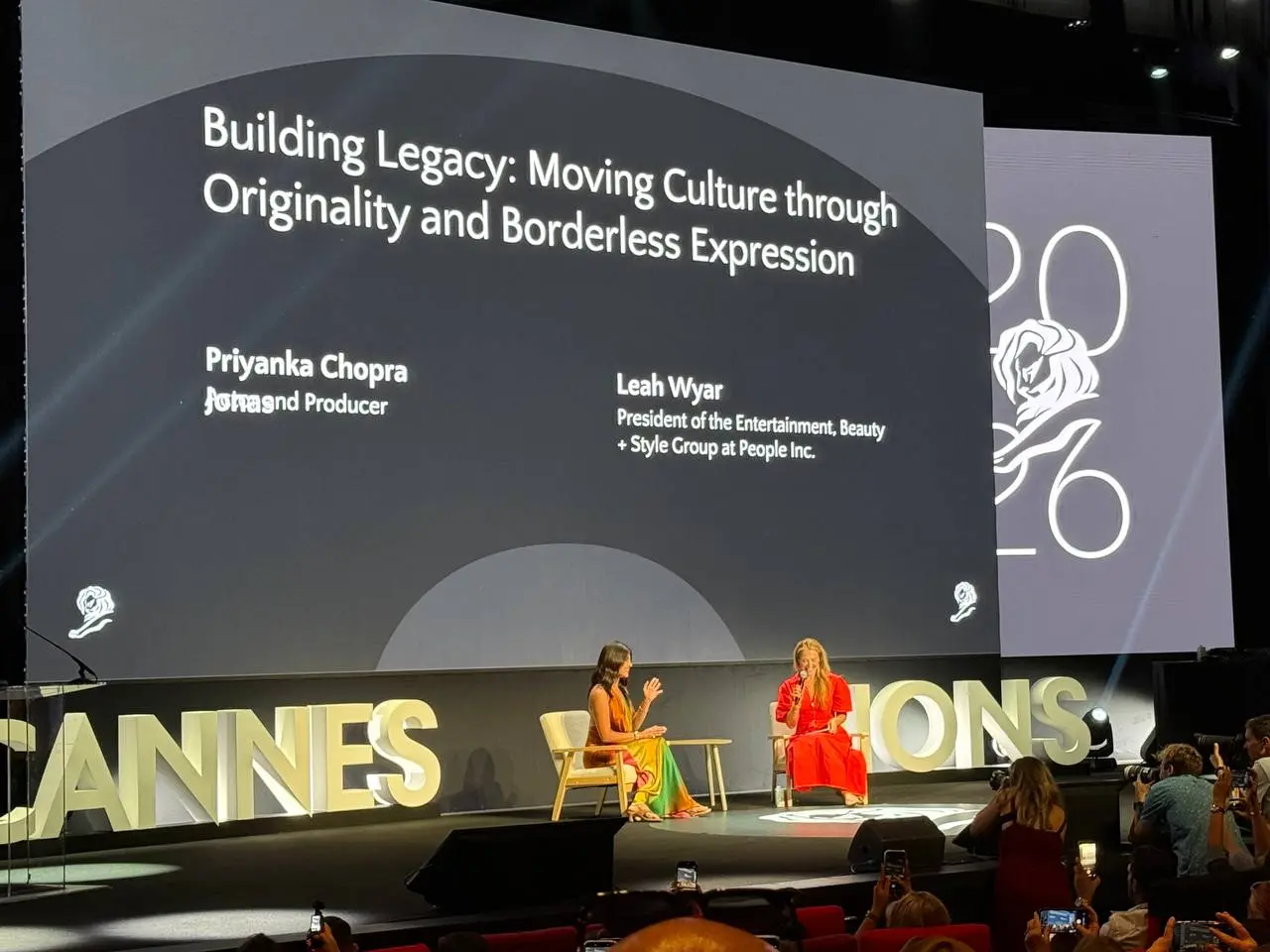 Вчера не написала про Прянку Чопру - Priyanka Chopra Jonas, потому что она просто очень красивая, а нас же с вами триггерит, когда просто красивая женщина выходит на сцену и говорит банальности? Меня ... | Сетка — социальная сеть от hh.ru
